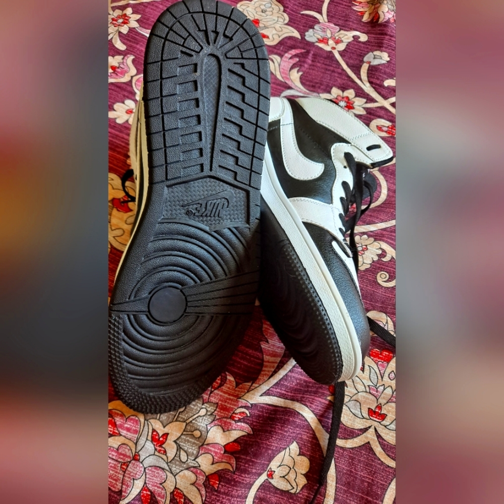 Nike Air Max black and white customized